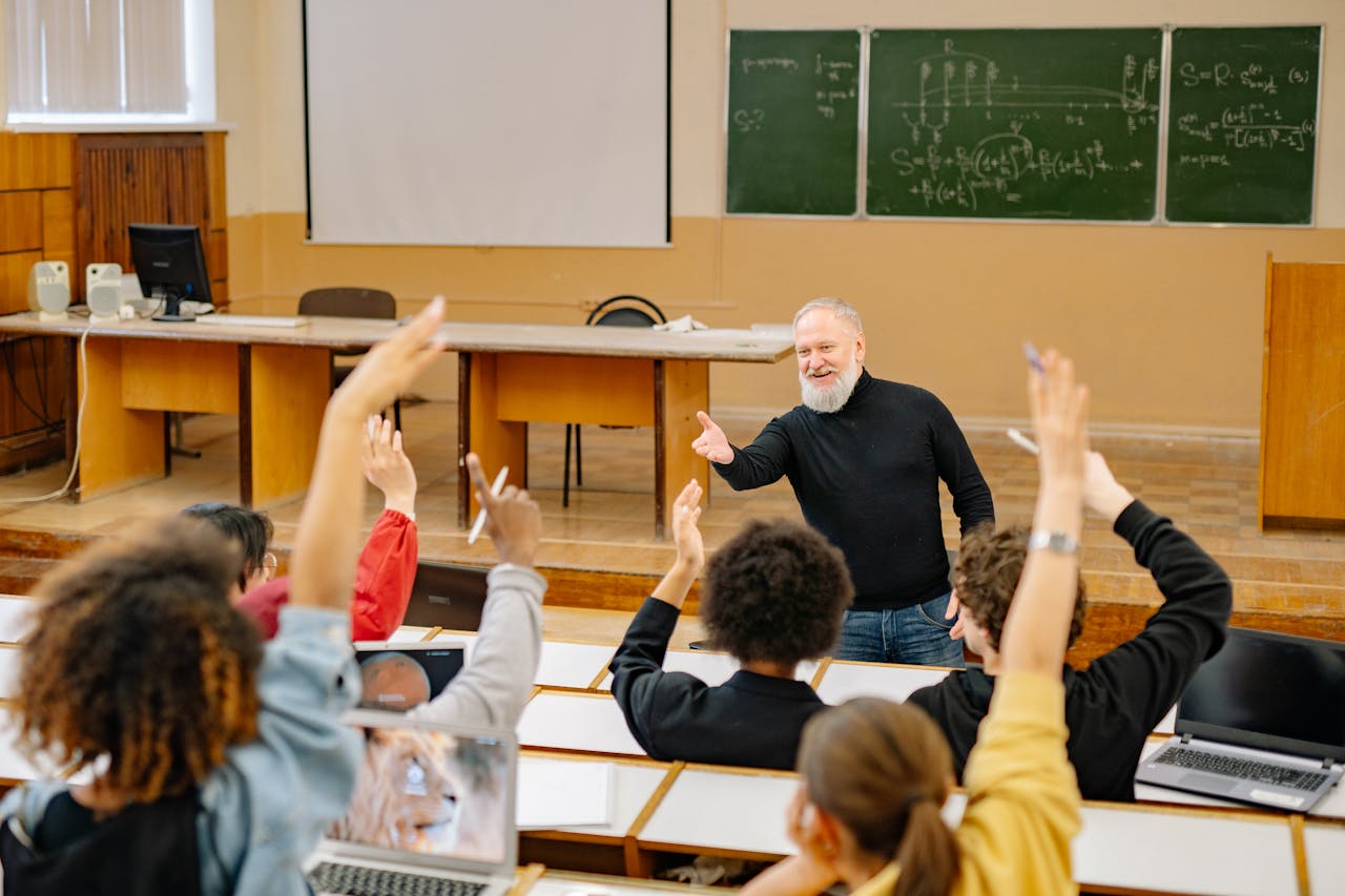 Triunghiul isoscel — definiție, proprietăți și exemple